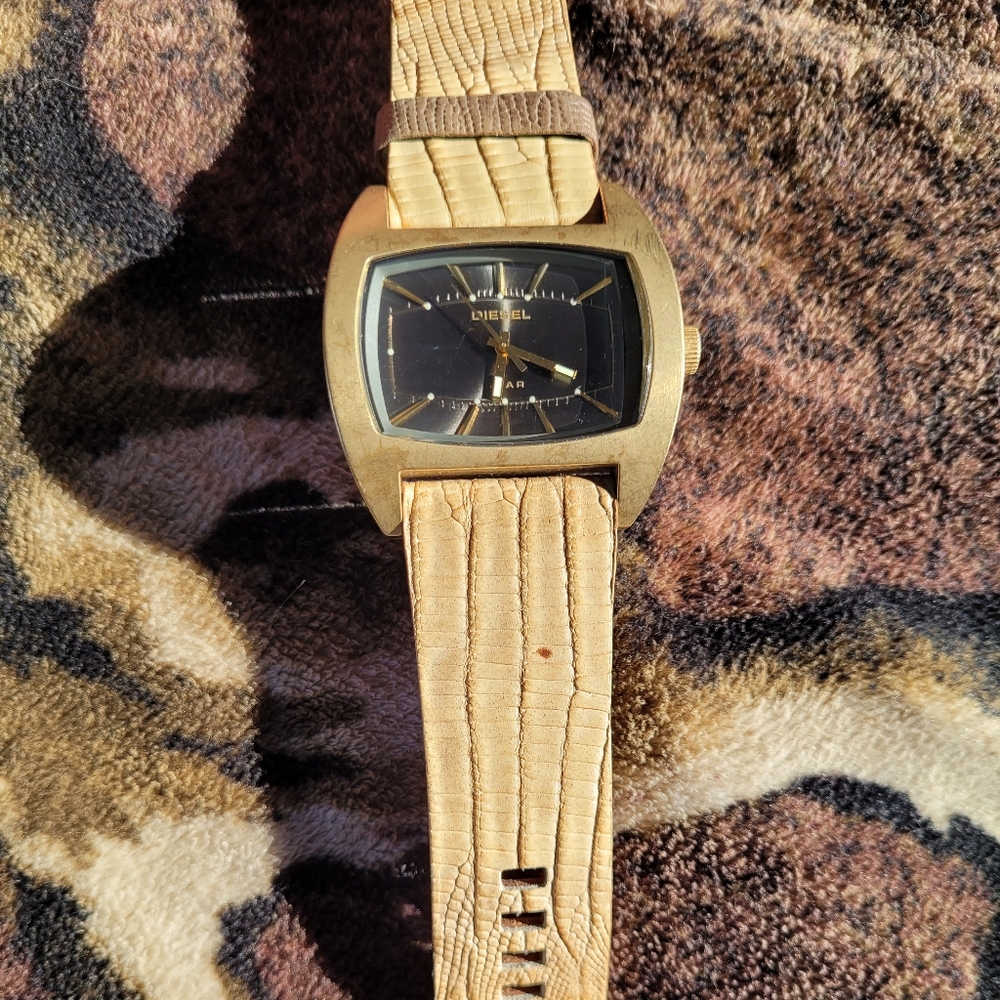 Diesel watch with embossed leather band. Snake skin